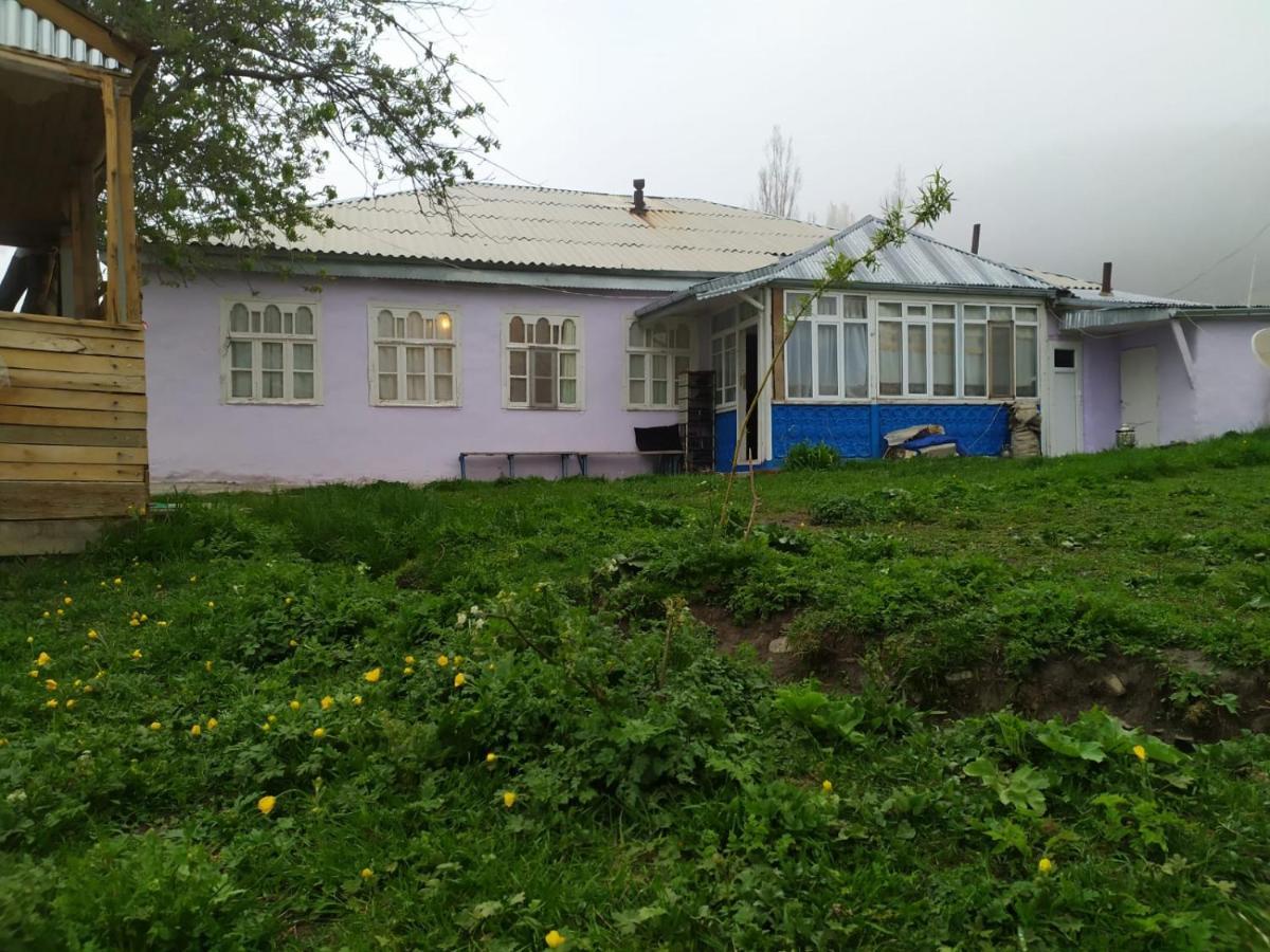 Xinaliq Khinalig Izzet'S Riverside Home Stay Eksteriør bilde