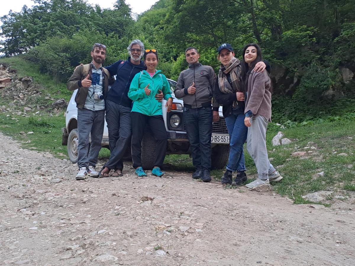 Xinaliq Khinalig Izzet'S Riverside Home Stay Eksteriør bilde