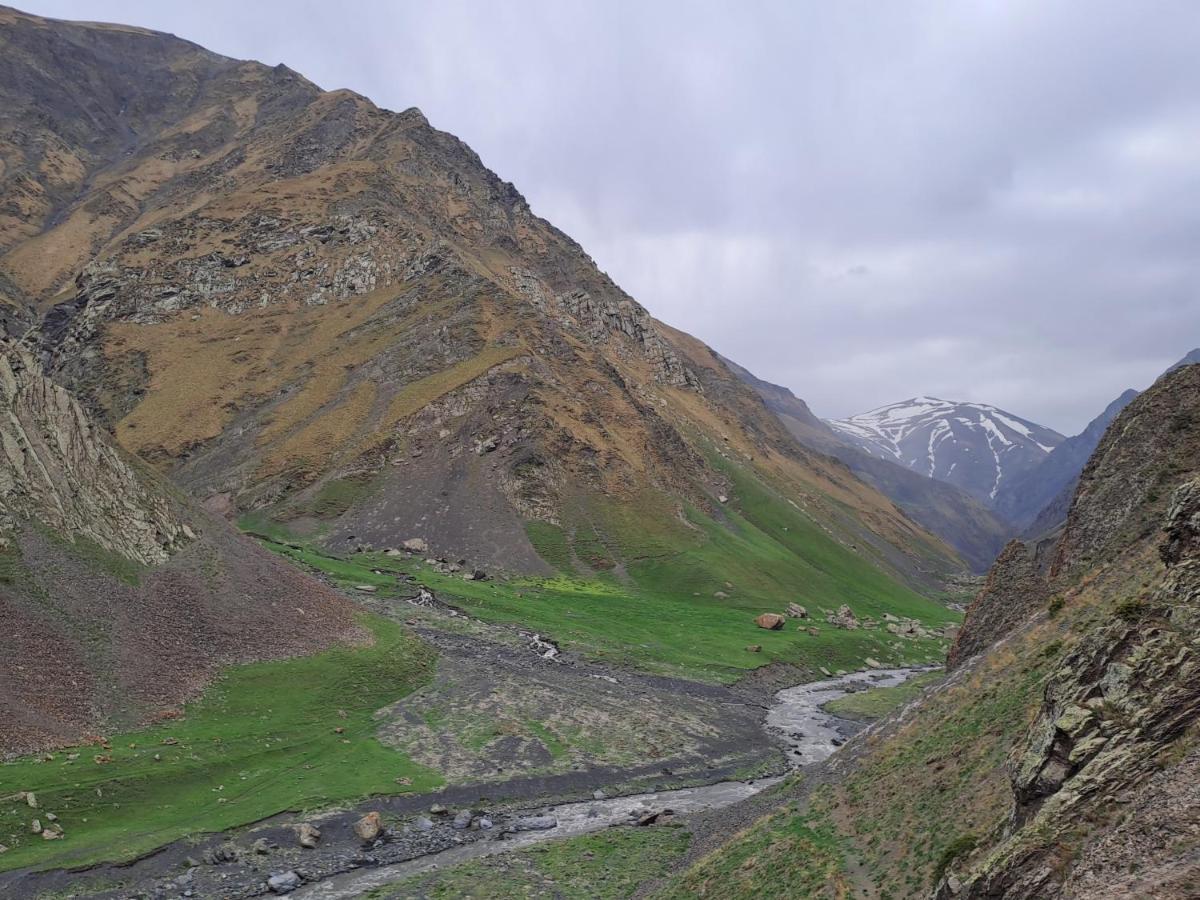 Xinaliq Khinalig Izzet'S Riverside Home Stay Eksteriør bilde