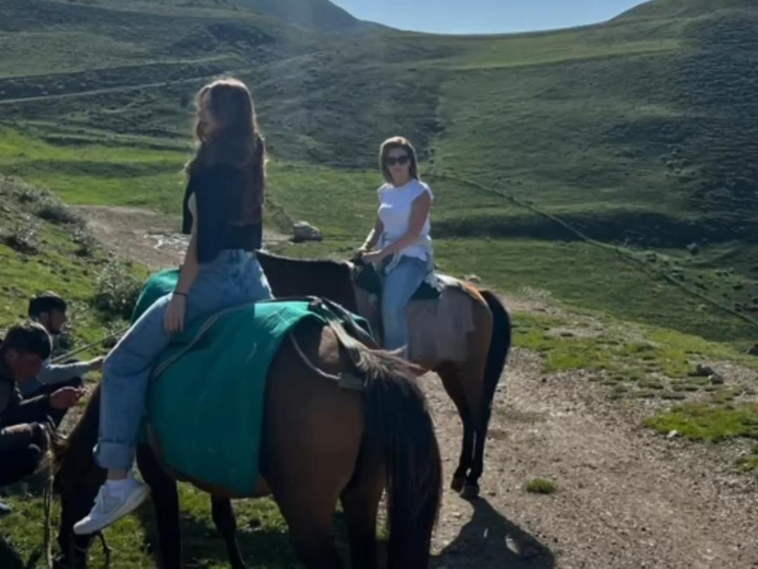Xinaliq Khinalig Izzet'S Riverside Home Stay Eksteriør bilde