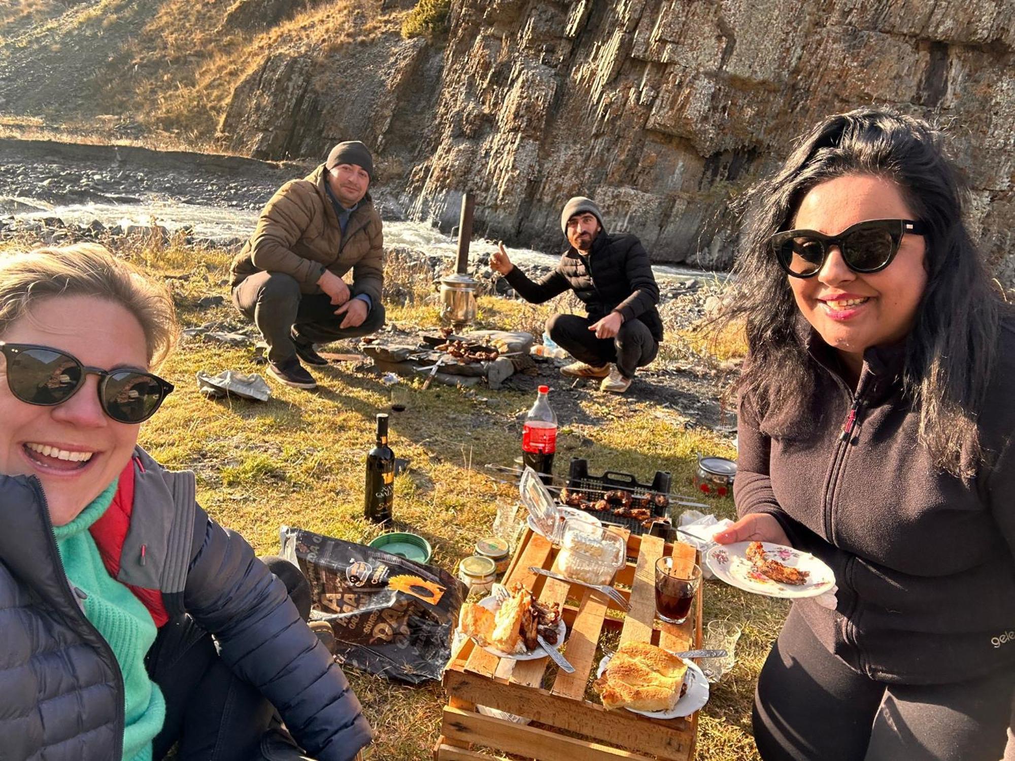 Xinaliq Khinalig Izzet'S Riverside Home Stay Eksteriør bilde