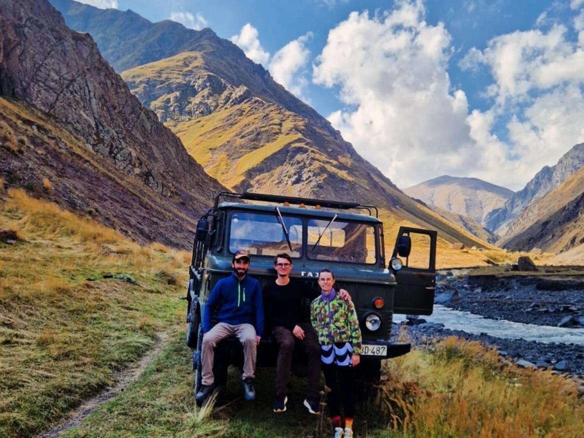 Xinaliq Khinalig Izzet'S Riverside Home Stay Eksteriør bilde