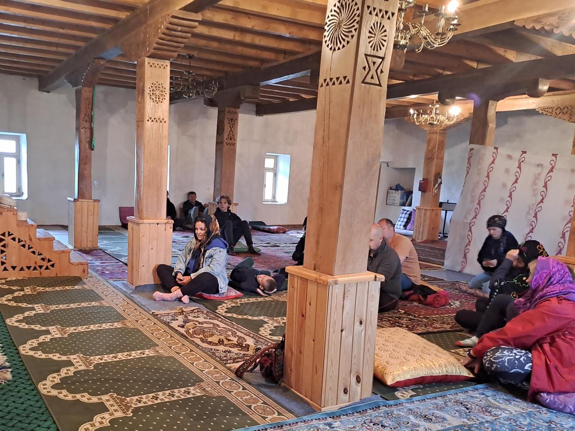 Xinaliq Khinalig Izzet'S Riverside Home Stay Eksteriør bilde